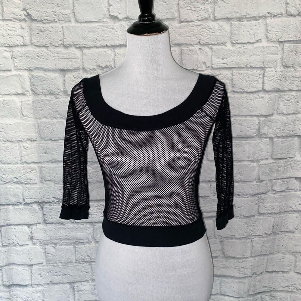 Chesley women netted 3/4 sleeve scoopneck crop top black